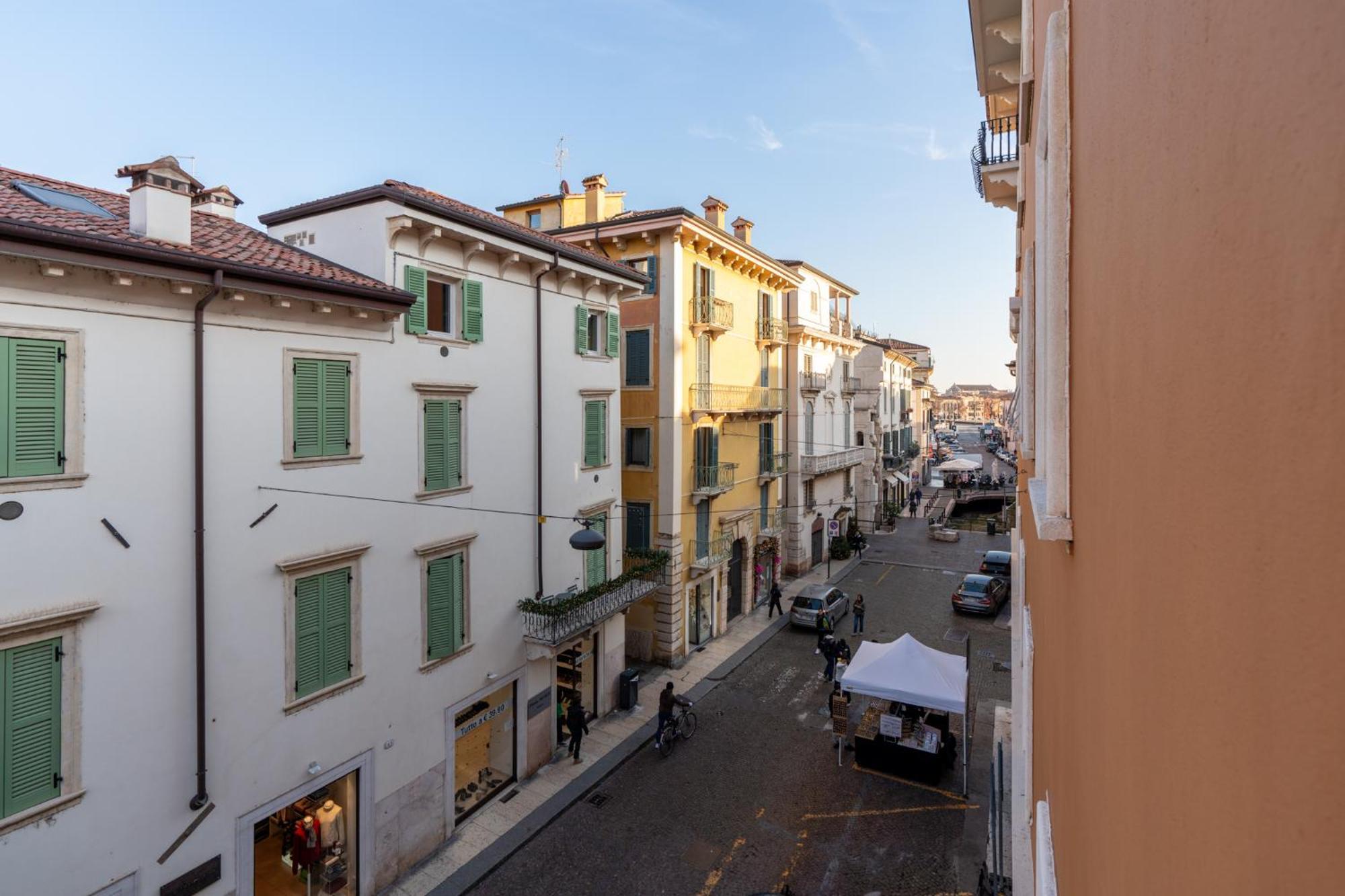 Domus Verona - Elegante Residenza Con Affaccio Su Porta Leoni Room photo